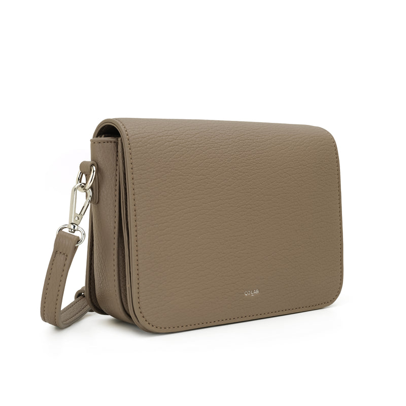 Le sac bandoulière à rabat « ZEINA »