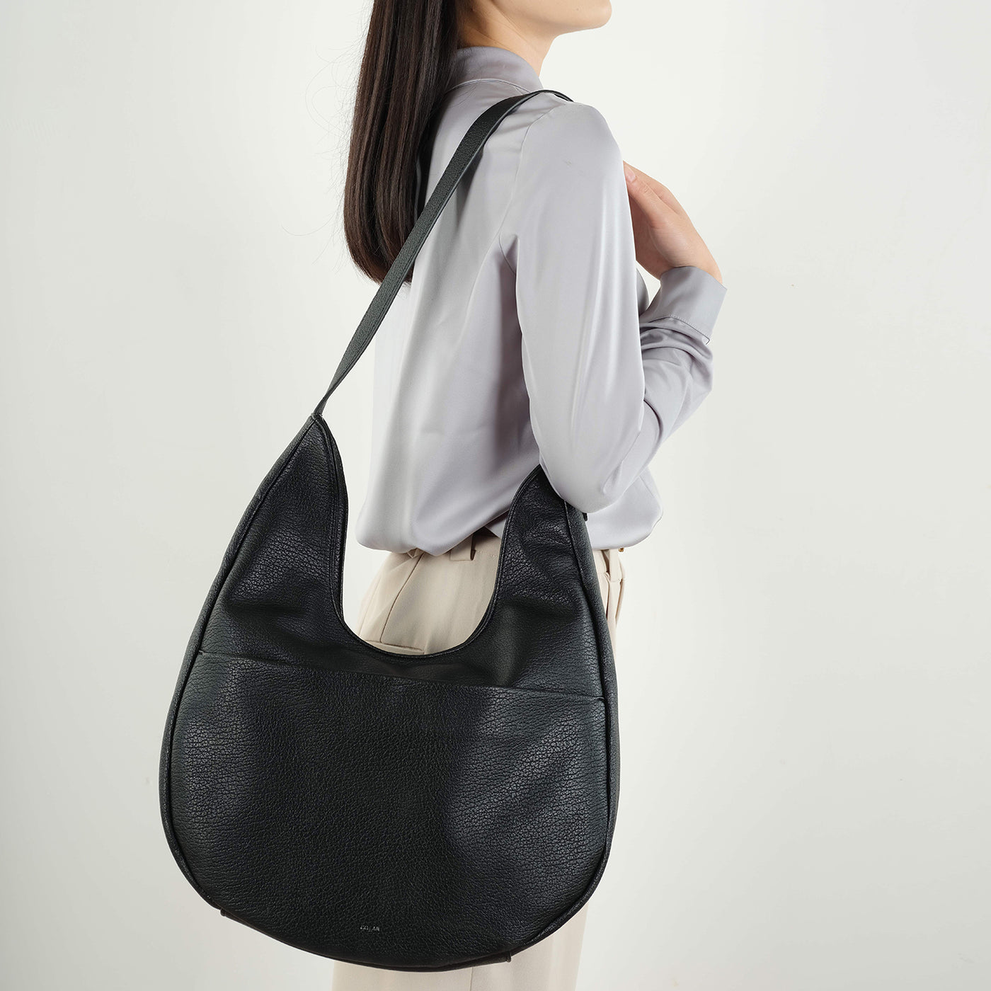 The 'OLIVIA' Hobo Messenger – Co-Lab